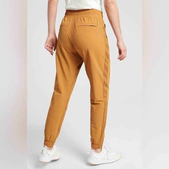 Athleta Women’s Textured Brooklyn Jogger Pants Tuscan Gold Sz 4 - Picture 2 of 14